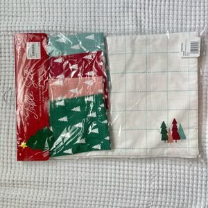 NWT Coterie Studio Holiday 8pc Placemats + Napkin Set